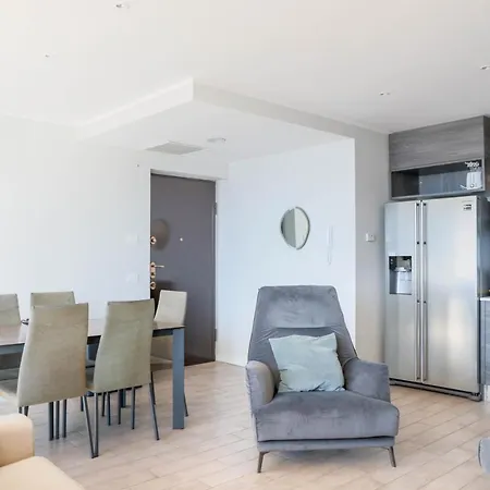 The View!!! By Design Apartment *