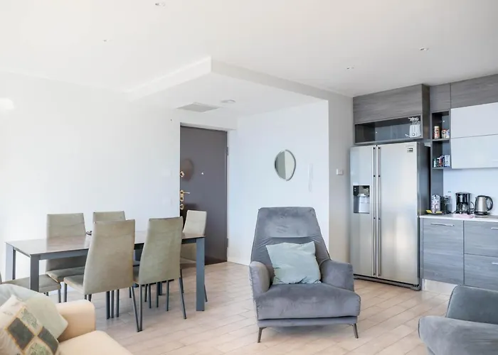 The View!!! By Design Apartment *